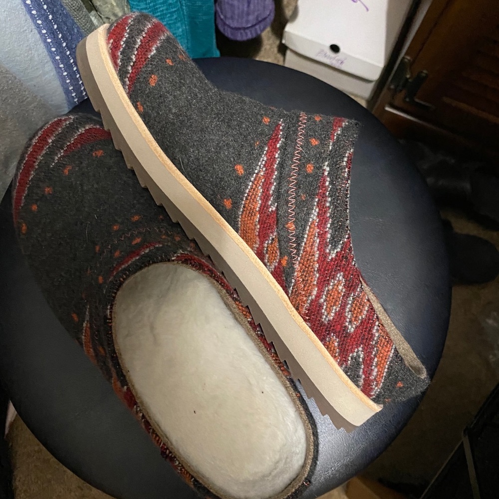 Like New Merrill Slides On The Bigger Side Of 8’s - image 4